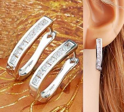 HIGH QUALITY 14-stone PRINCESS CZ HUGGIES-22x4mm
